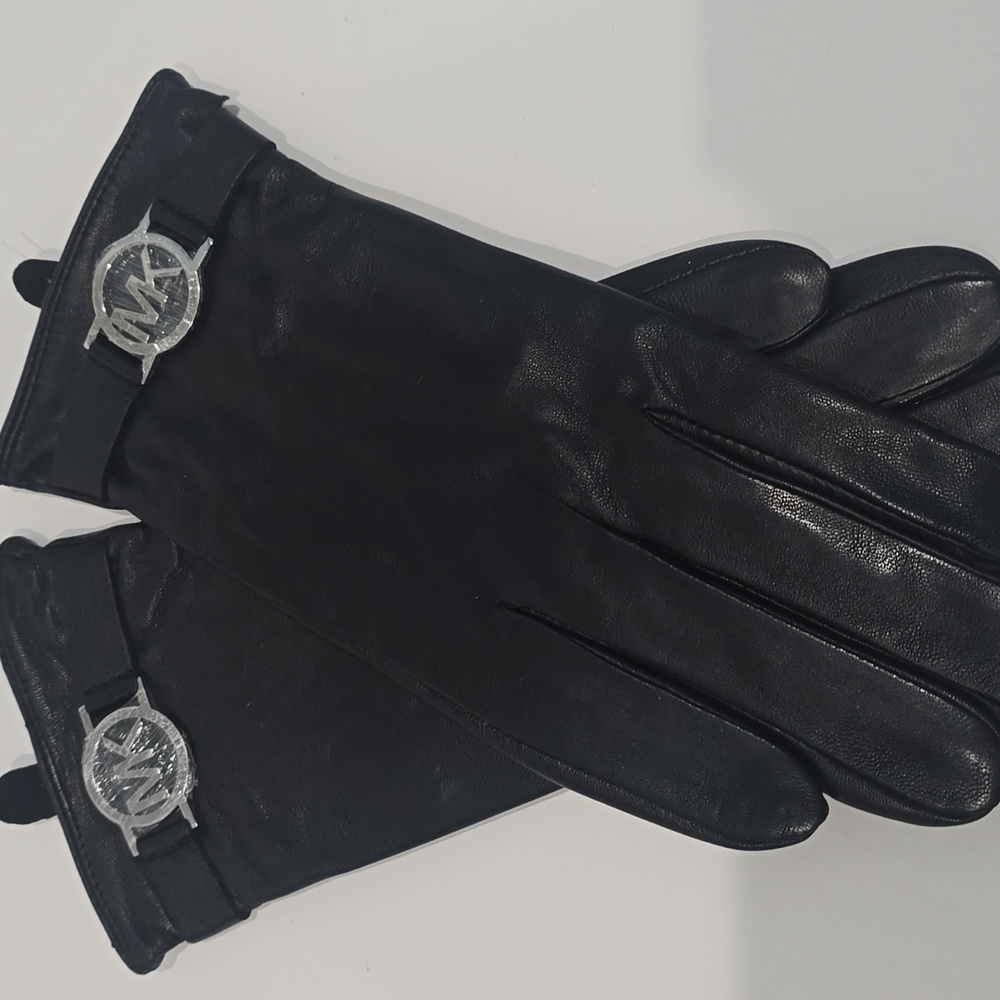 NEW ✅Michael Kors Black Leather Gloves with Silver MK Metal Logo Soft Lining MED